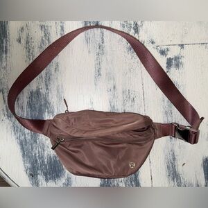 Lululemon City Adventurer Belt Bag 2.5L 
Color: Twilight Rose